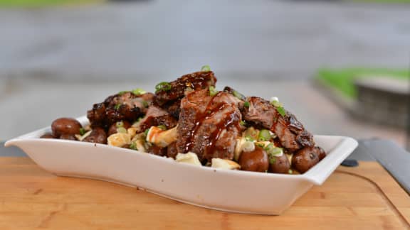 Mardi : Poutine aux côtes levées, sauce whisky à l'érable