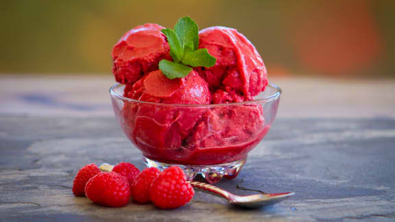 Sorbet framboises, mangues et basilic