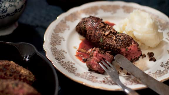 Macreuse de bison poêlée en croûte de cèpes