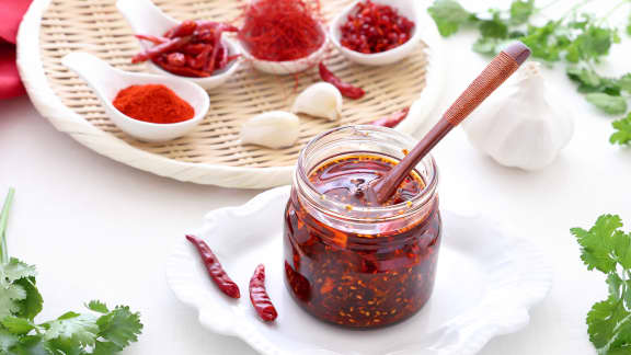 Voici comment faire son huile de chili croustillante maison !