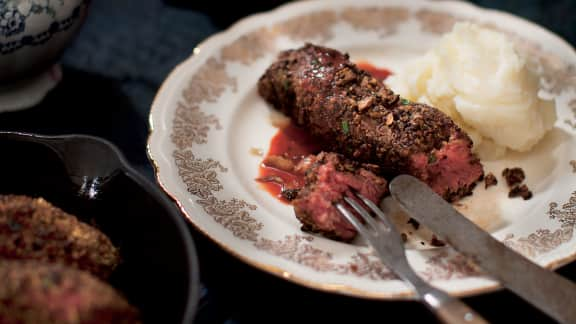 Macreuse de bison poêlée en croûte de cèpes