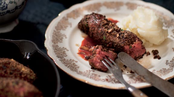 Macreuse de bison poêlée en croûte de cèpes