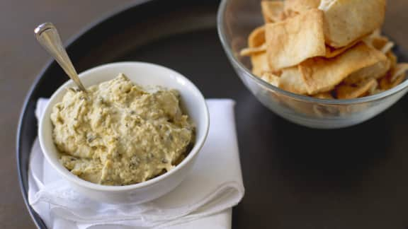 Houmous aux artichauts et aux herbes fraîches