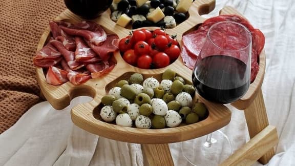 Voici LA petite table portative parfaite pour vos pique-niques