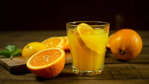 2 aliments à éviter pour réduire les symptômes de la ménopause
