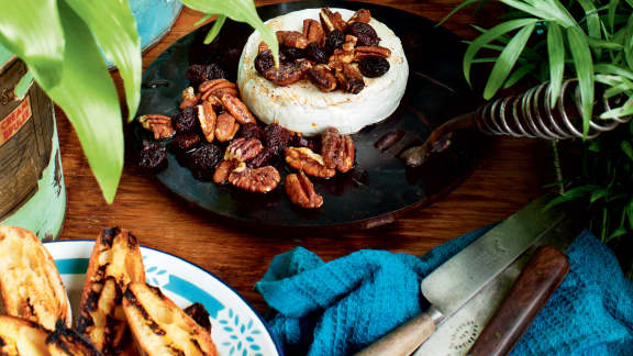 Mardi : Brie fondant aux pacanes, aux canneberges et au sirop d'érable