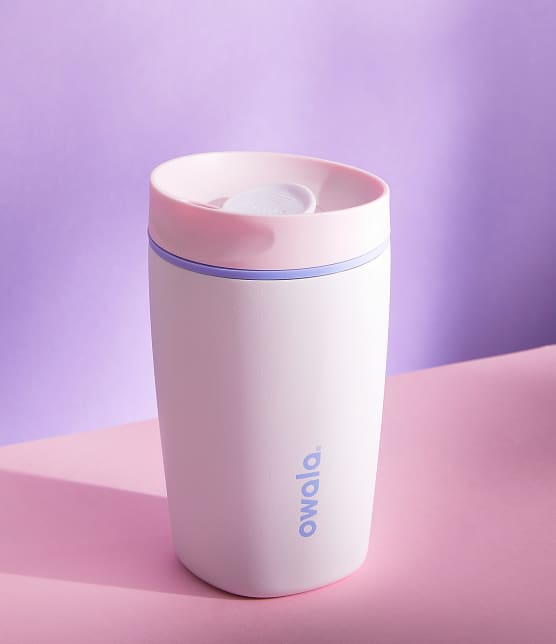 Les tasses isothermes les plus performantes pour boire chaud ou froid toute la journée