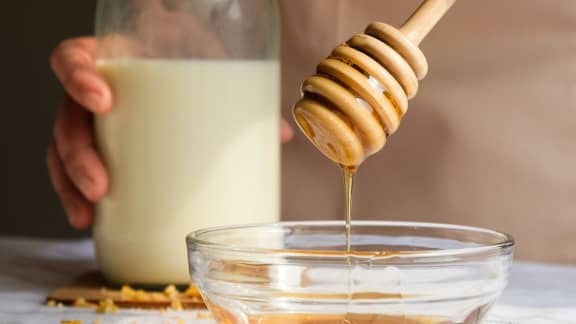 X erreurs courantes à éviter quand on remplace le sucre par du miel ou du sirop d’érable