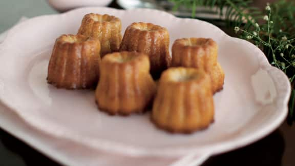 Cannelés bordelais, brandy, orange et cardamome