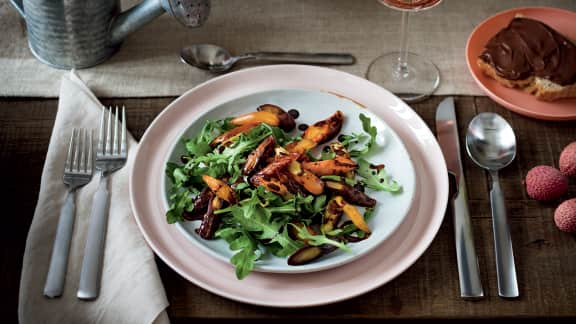 Salade de carottes à la réduction balsamique et cacao, sur lit de roquette