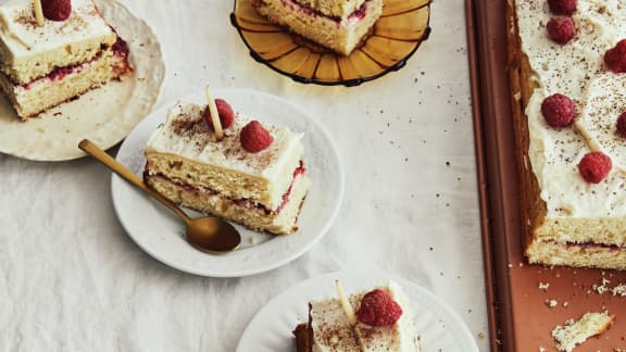 Gâteau à la vanille & coulis de framboises
