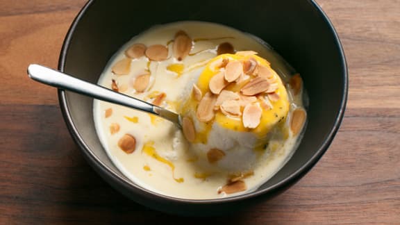 Verrine île flottante et coulis de fruits