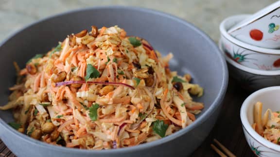 Salade de chou à la coréenne et arachides épicées