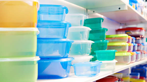 Voici 10 aliments et objets à ne jamais chauffer dans votre micro-ondes