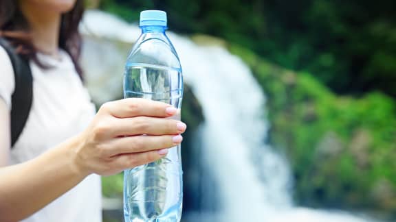 Voici pourquoi il ne faut pas boire d'eau pétillante tous les jours