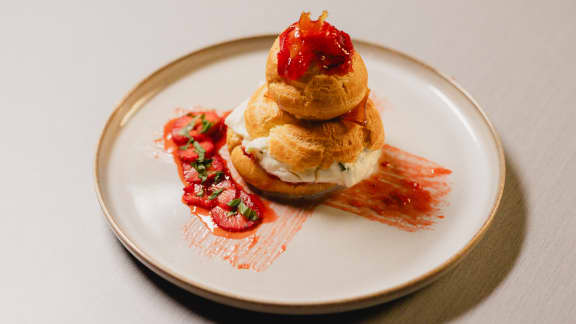 Religieuses à la fraise et rhubarbe