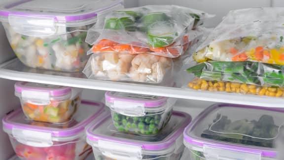 Voici 6 aliments qui ne devraient jamais être conservés dans du plastique