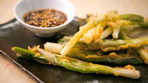 Oignons verts tempura et sauce teriyaki