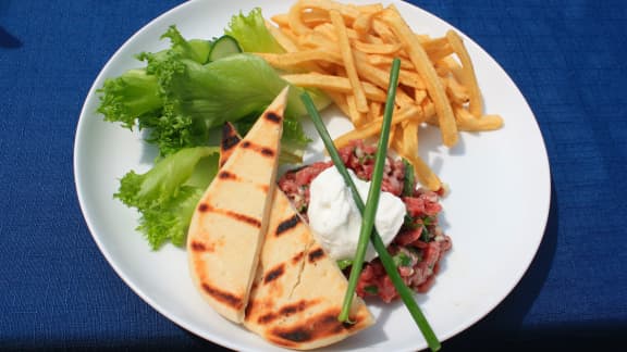 Tartare de bœuf et sa crème fouettée au raifort