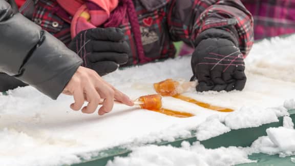 Comment faire de la tire d'érable sur la neige
