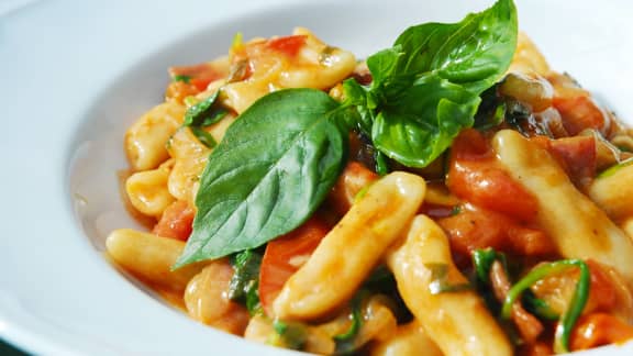 Pâtes cavatellis avec sauce tomates cerises et pancetta