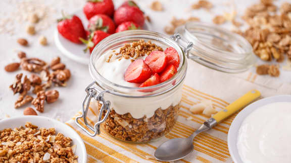 Samedi matin : Parfait yogourt, fruits et granola comme au McDo