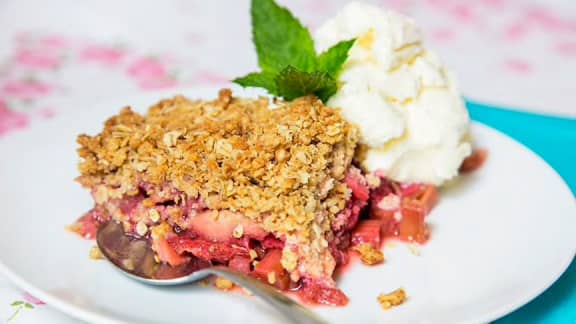 Croustade rhubarbe, fraises et pommes