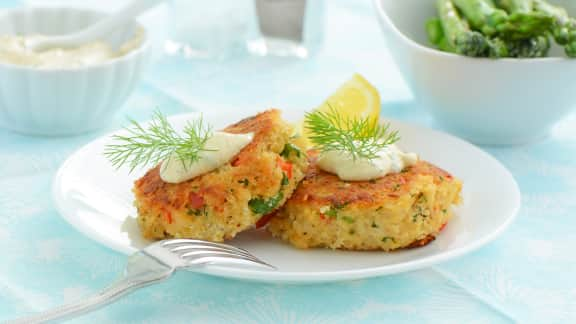 Crab cakes, sauce moutarde et avocat