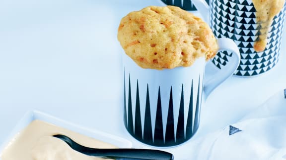 Gâteau aux carottes dans une tasse