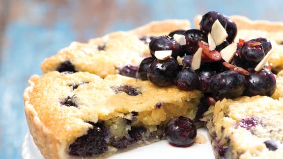 Tarte clafoutis aux bleuets et aux amandes