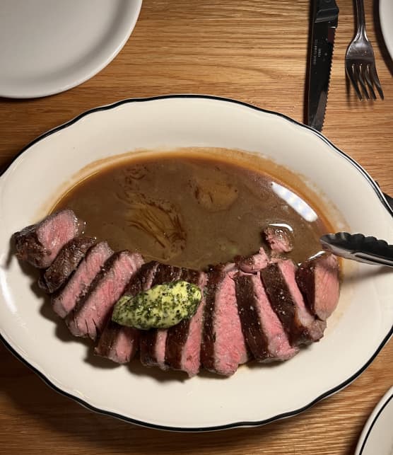 On a testé 8 plats du nouveau menu du Name's on the way et voici notre opinion
