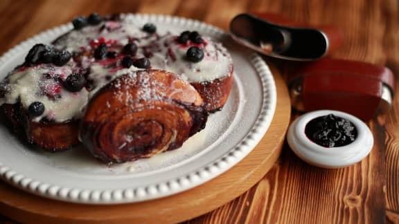 Brioches à la camerise et aux bleuets