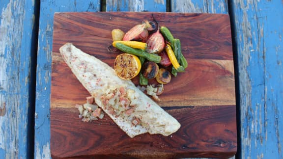 Filets de doré grillés, papillotes de légumes et tombée d'oignons à la rosette de Lyon