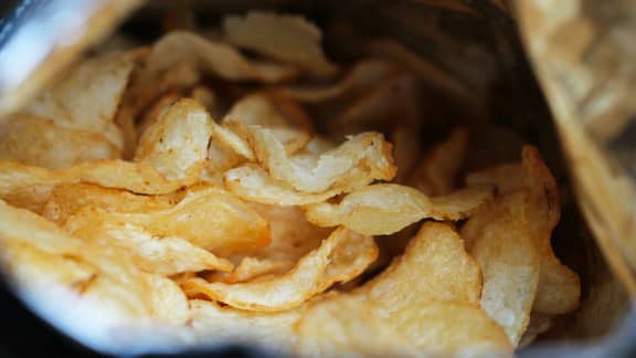 Voici les 5 effets que les chips ont sur votre corps