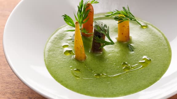 Potage de fanes de carottes et carottes glacées au cumin