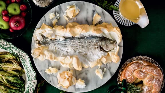 Poisson en croûte de meringue salée, frisée, sautée, et beurre monté au citron