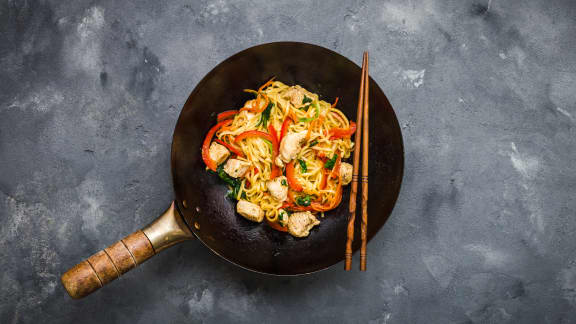 Sauté de poulet et nouilles de Shanghai