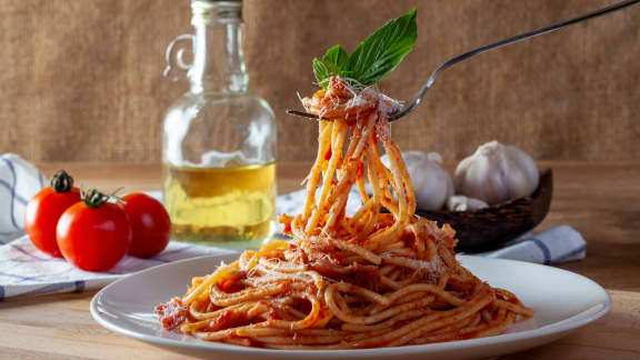 Voici l'étonnant breuvage à servir avec votre spaghetti selon le chef Stefano Faita