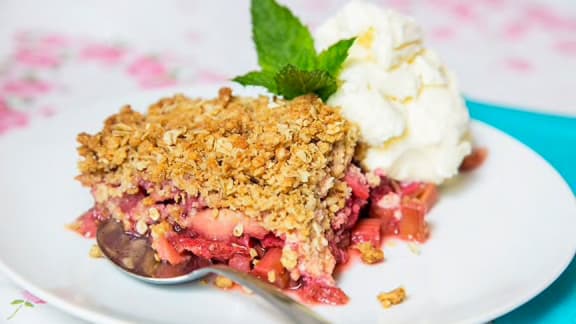 Croustade rhubarbe, fraises et pommes