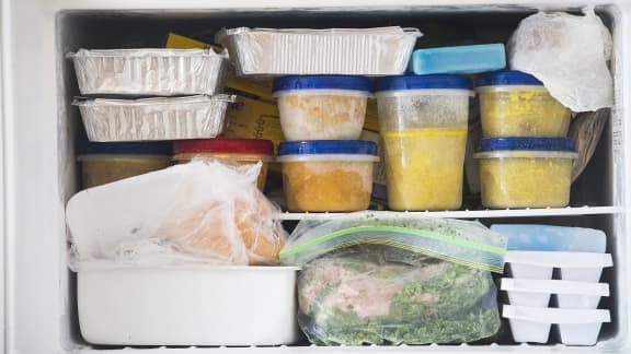 Comment enlever les mauvaises odeurs des boîtes à lunchs en 5 trucs