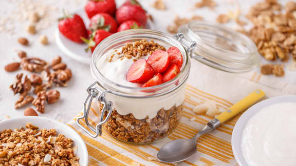 Parfait yogourt, fruits et granola comme au McDo