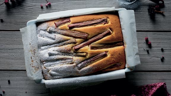 Cake au lait de coco et à la rhubarbe