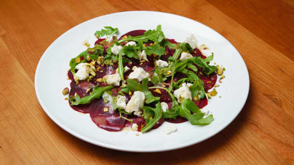 Carpaccio betteraves au fromage de chèvre et à la pistache