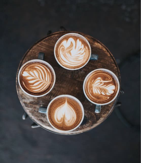 Un café gourmand le jour qui se transforme en bar à vin le soir