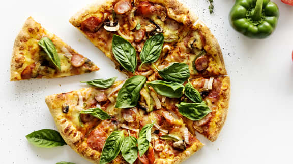 Vendredi : Pizza à la saucisse et fromage scamorza