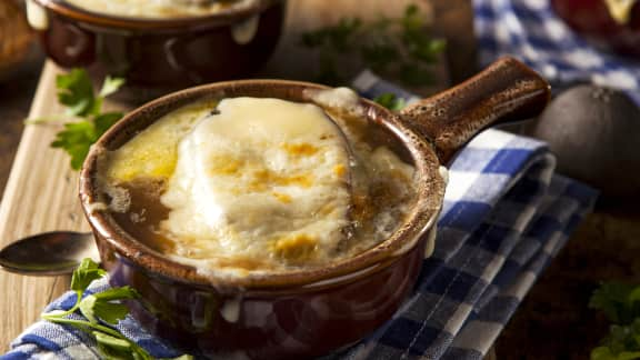 Soupe à l'oignon gratinée