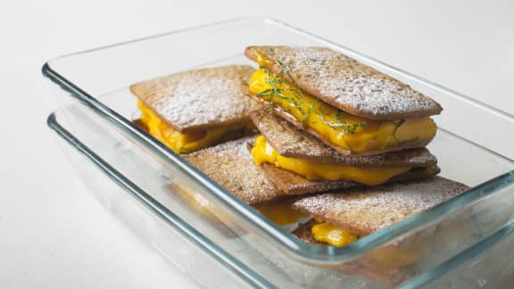 Sandwichs glacés à la mangue et aux spéculoos