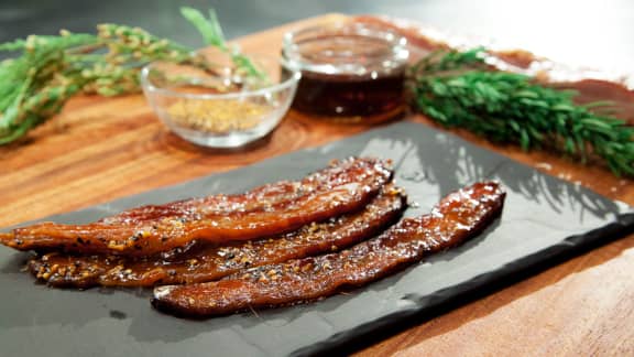 Bacon laqué à l'érable et aux épices à steak