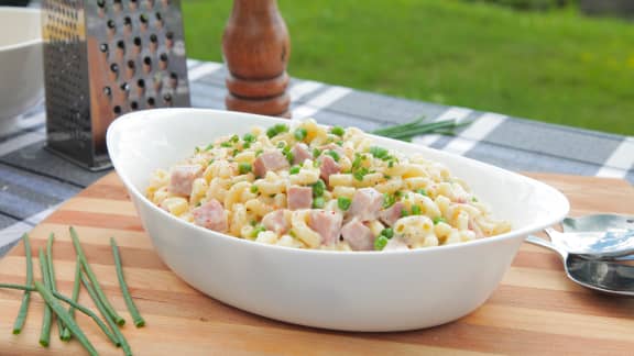 Macaroni au jambon et aux petits pois
