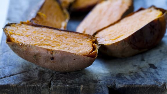 Patates douces au beurre, sirop d'érable et cannelle
